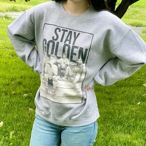 Stay golden crew neck